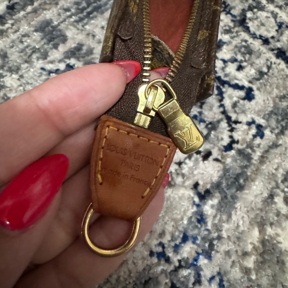 Lv toiletry pouch 15